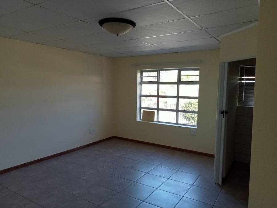 To Let 3 Bedroom Property for Rent in Denneoord Western Cape